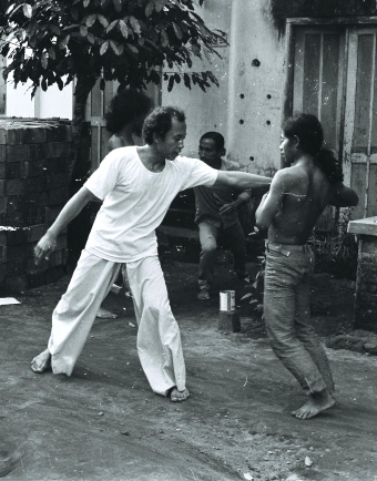 Max Palaar teaching in Yogyakarta / Image courtesy of Burung Merak Press Rendra and martial arts