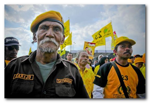 Sarijo, a member of the Golkar party at a campaign event in Yogyakarta / Danu Primanto