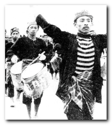 Ansor drum bands, such as the one pictured here in East Java, were commonly used as a show of force by NU against PKI mobilisation/ Anam, Choirul, Pertumbuhan dan Perkembangan Nahdlatul Ulama, Jatayu Sala, Solo, 1985