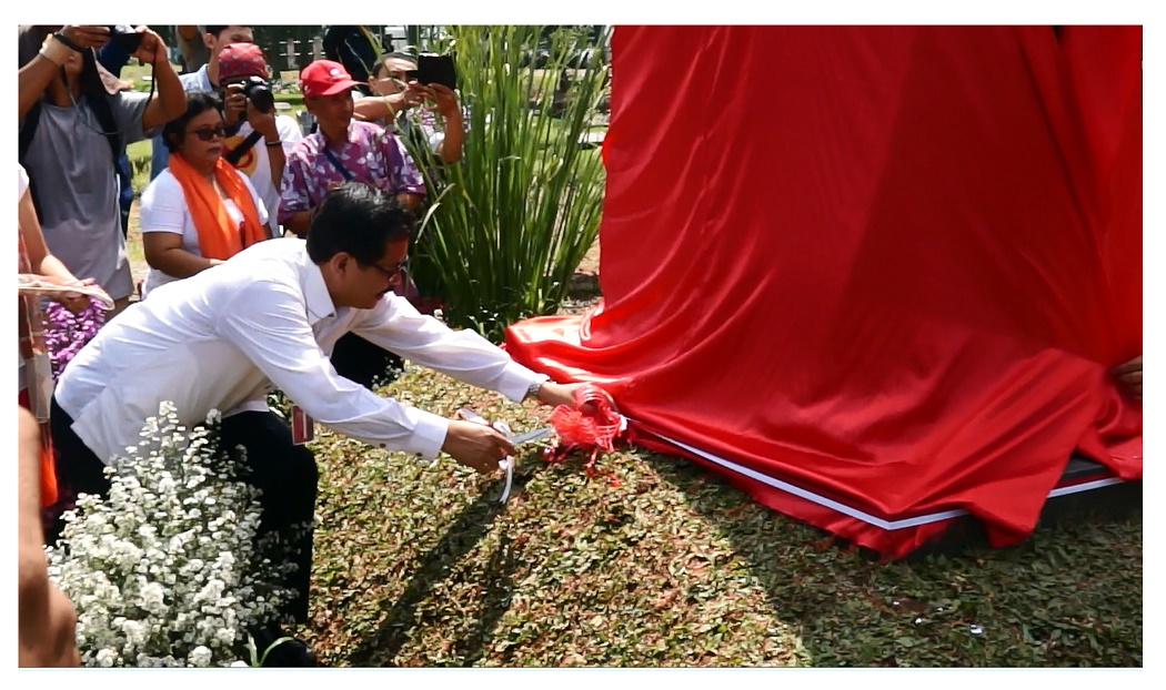 A memorial for the victims of the 1998 May riots is unveiled in Pondok Rangon public cemetery  Source: Elsam