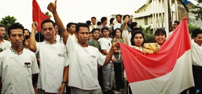 Pro-reformasi demonstrators in Solo, May 1998 / Sunaryo Haryo Bayu, Solopos, 1998.