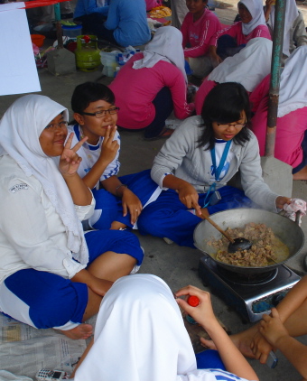 Muslims and non-Muslims working together to win the annual cooking competition  / Najib Kailan