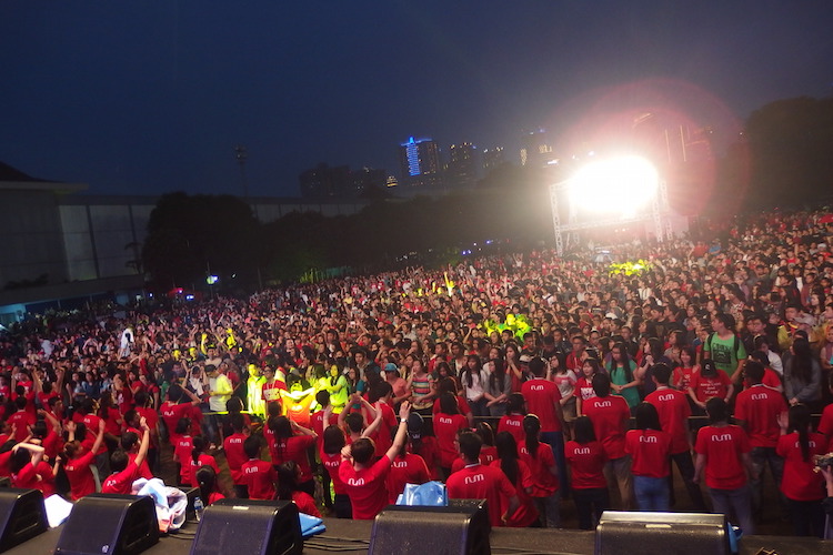 Singing along to KWJM - CY Hoon Singing along to KWJM - CY Hoon