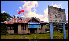 An isolated health clinic in Temjauk, West Kalimantan - Dinas Ghinanjar, Licencsed under CC BY-NC-SA 2.0 via Flickr, https://www.flickr.com/photos/dimsdalle/8600794464  sitepu-adriana