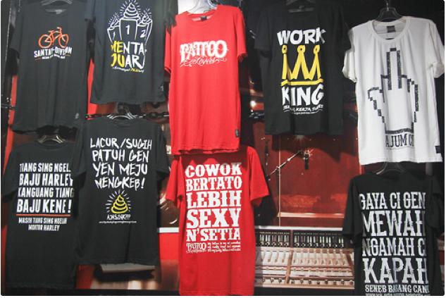 Nanoe Biroe’s t-shirt designs feature words and phrases in large letters, as if they were being yelled. This one reads ‘YOU THINK YOU’RE SMART? I AM STUPID AND IT DOESN’T MATTER! I’D RATHER BE STUPID THAN CONCEITED!’ (credit: U-Rock Bali)